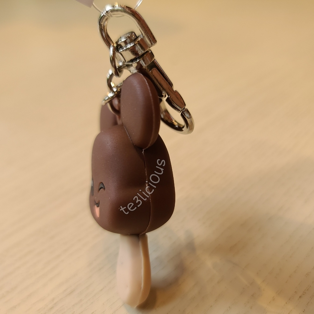 DISNEY PARKS WISHABLES ICE CREAM BAR KEYCHAIN - Picture 5 of 8